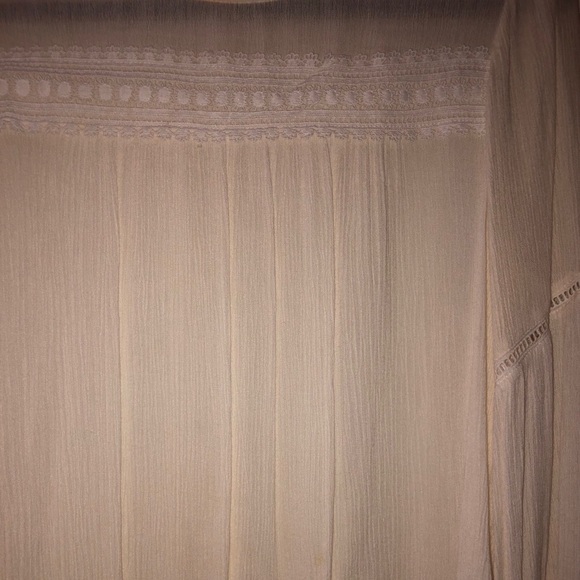 3/$20 • FRANCESCAS BLOUSE!!! - Picture 3 of 4